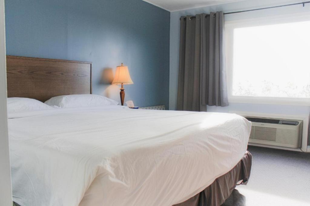 Carolyn Beach Inn Thessalon Экстерьер фото