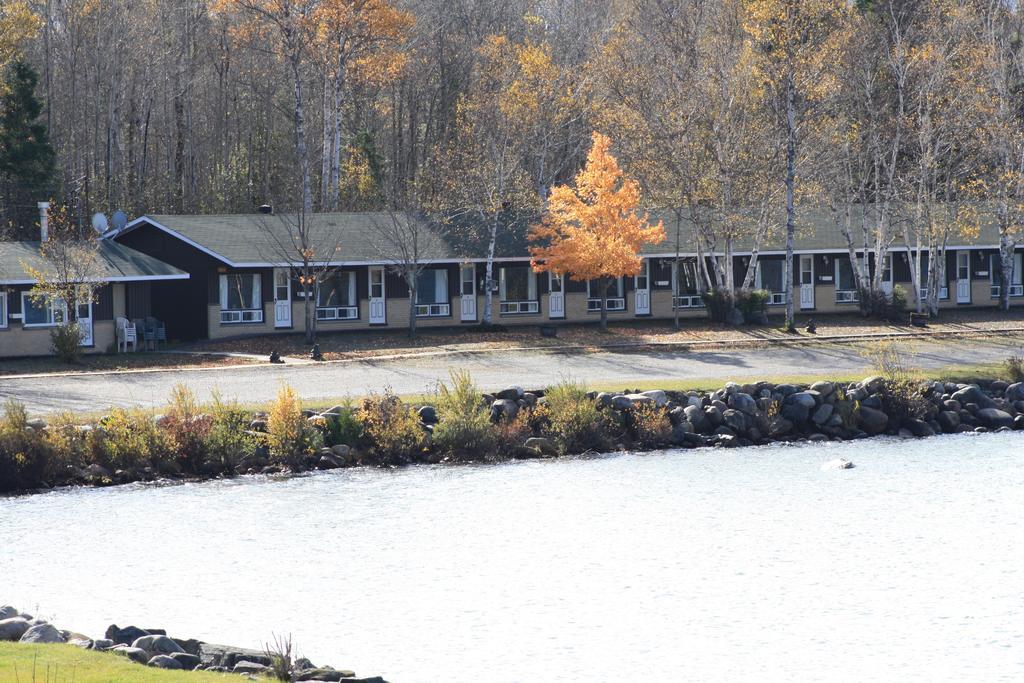 Carolyn Beach Inn Thessalon Экстерьер фото