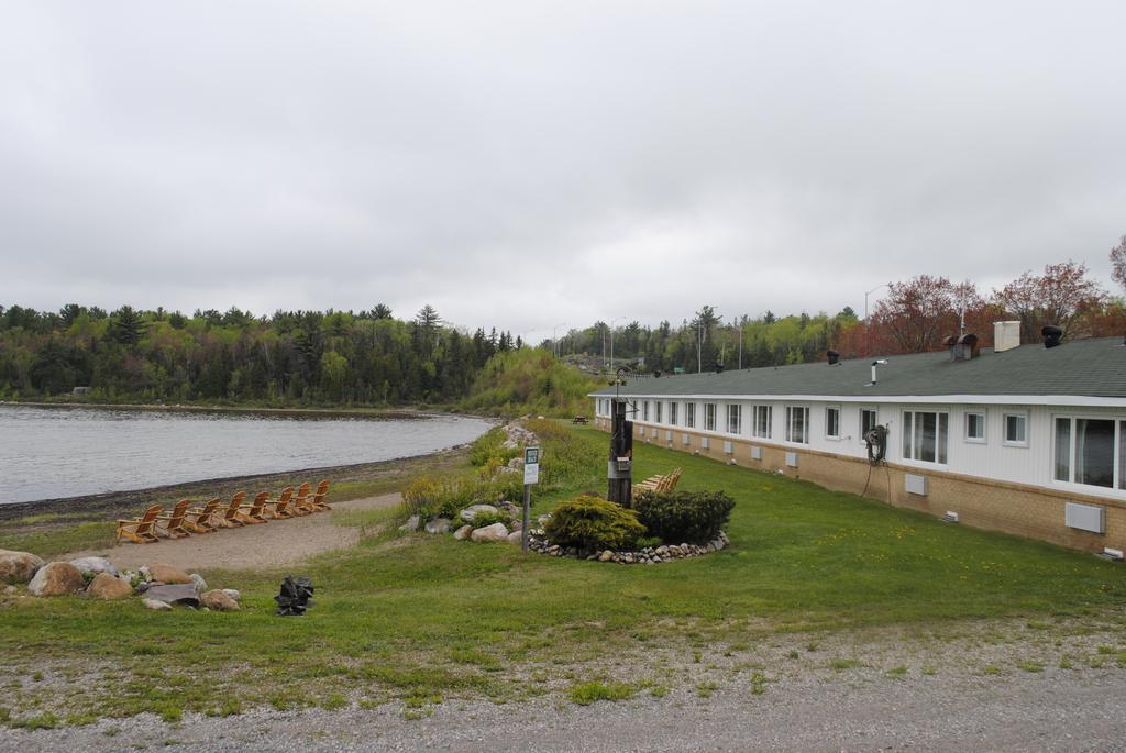 Carolyn Beach Inn Thessalon Экстерьер фото