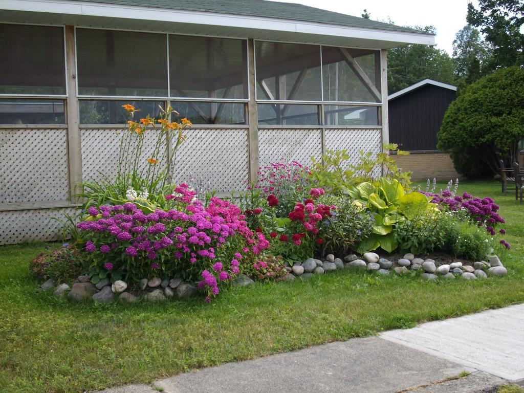 Carolyn Beach Inn Thessalon Экстерьер фото