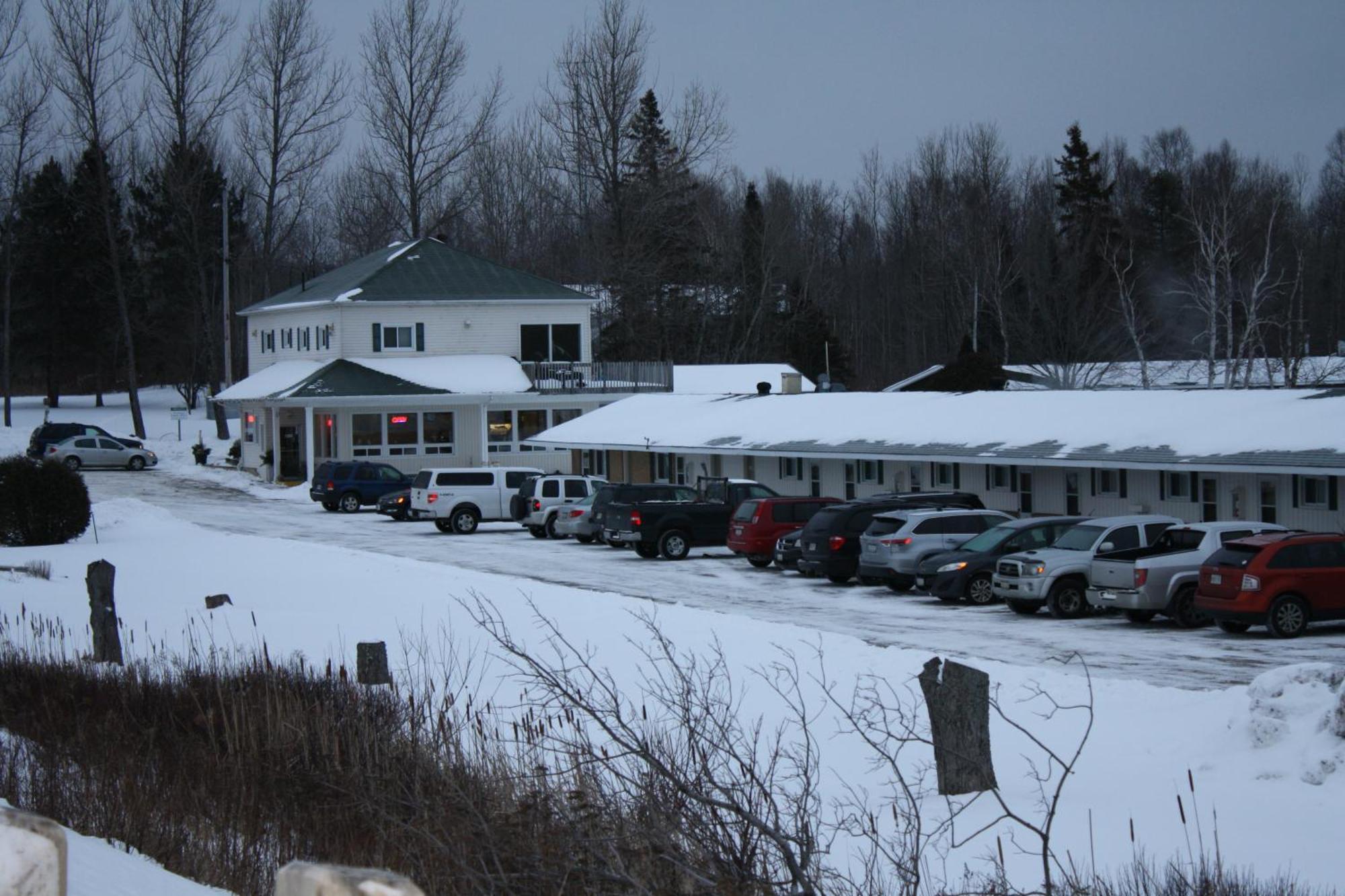 Carolyn Beach Inn Thessalon Экстерьер фото