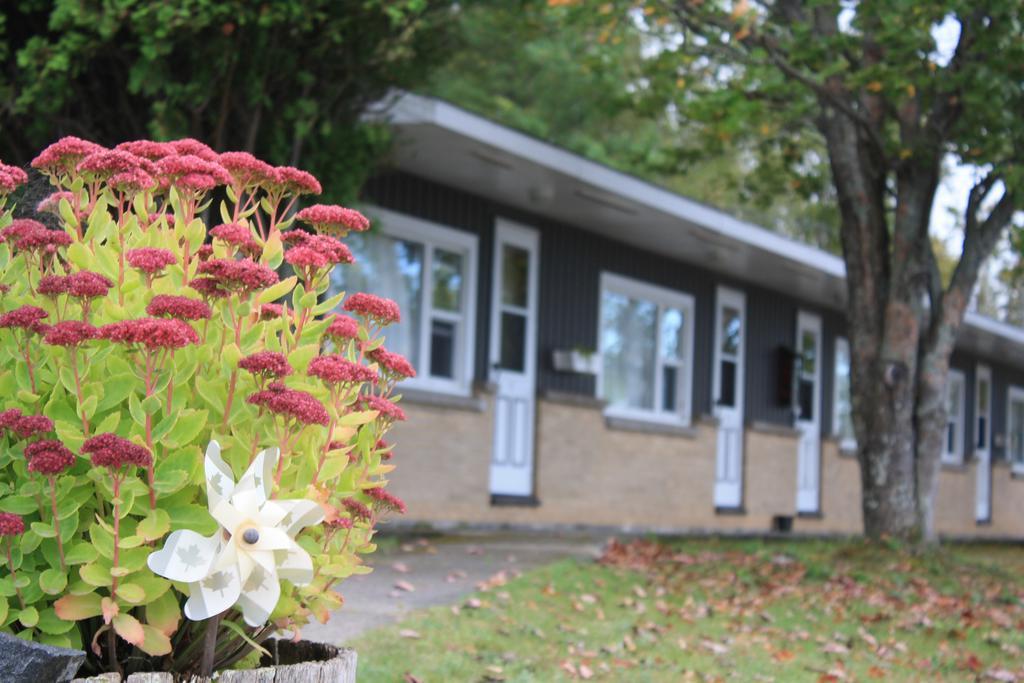 Carolyn Beach Inn Thessalon Экстерьер фото